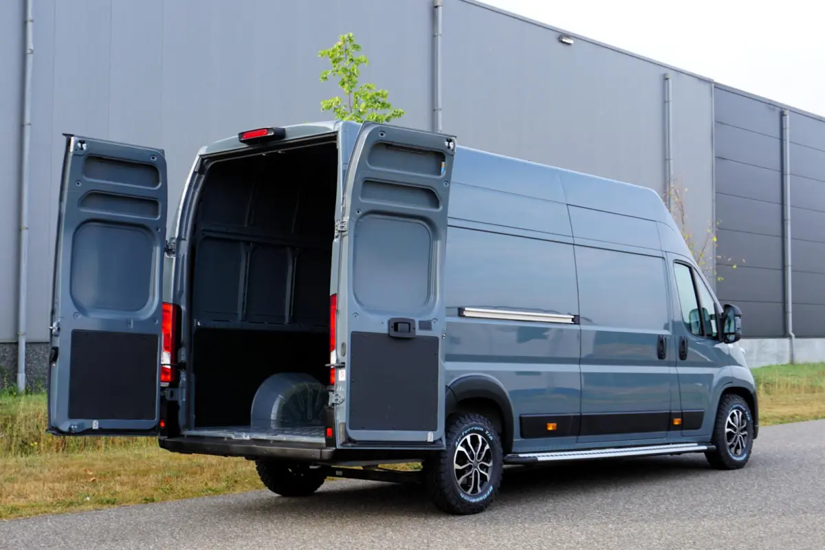 2.2 BlueHDi 180 L4H3 3.5t Zwaar Automaat |In Topstaat |1e eigenaar |Camera |Cruise |Stoelverwarming |Standkachel |2e airbag |180 pk |Airco |Keyless