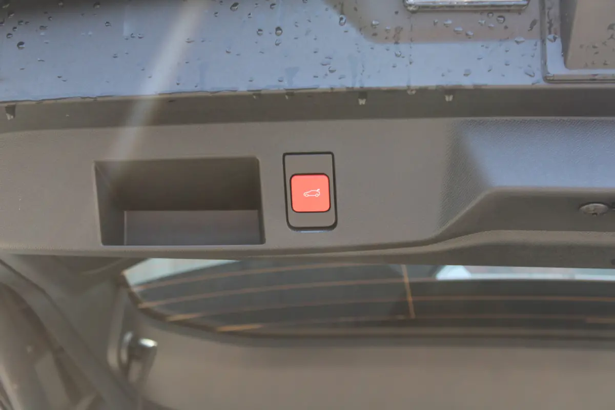 Max 73kWh 210PK Stoelverwarming en Ventilatie | Massage | 360 Graden Camera