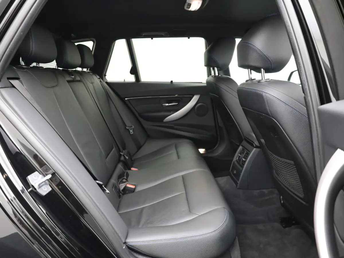 318i M Sport Edition | Head Up | Elk. A-klep | 19'' | Leder | Stoelverw. | Prijs Rijklaar!!