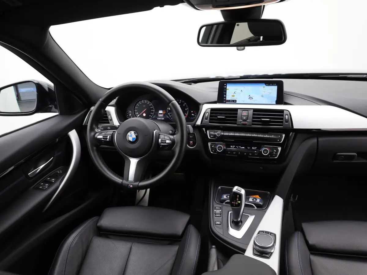 318i M Sport Edition | Head Up | Elk. A-klep | 19'' | Leder | Stoelverw. | Prijs Rijklaar!!