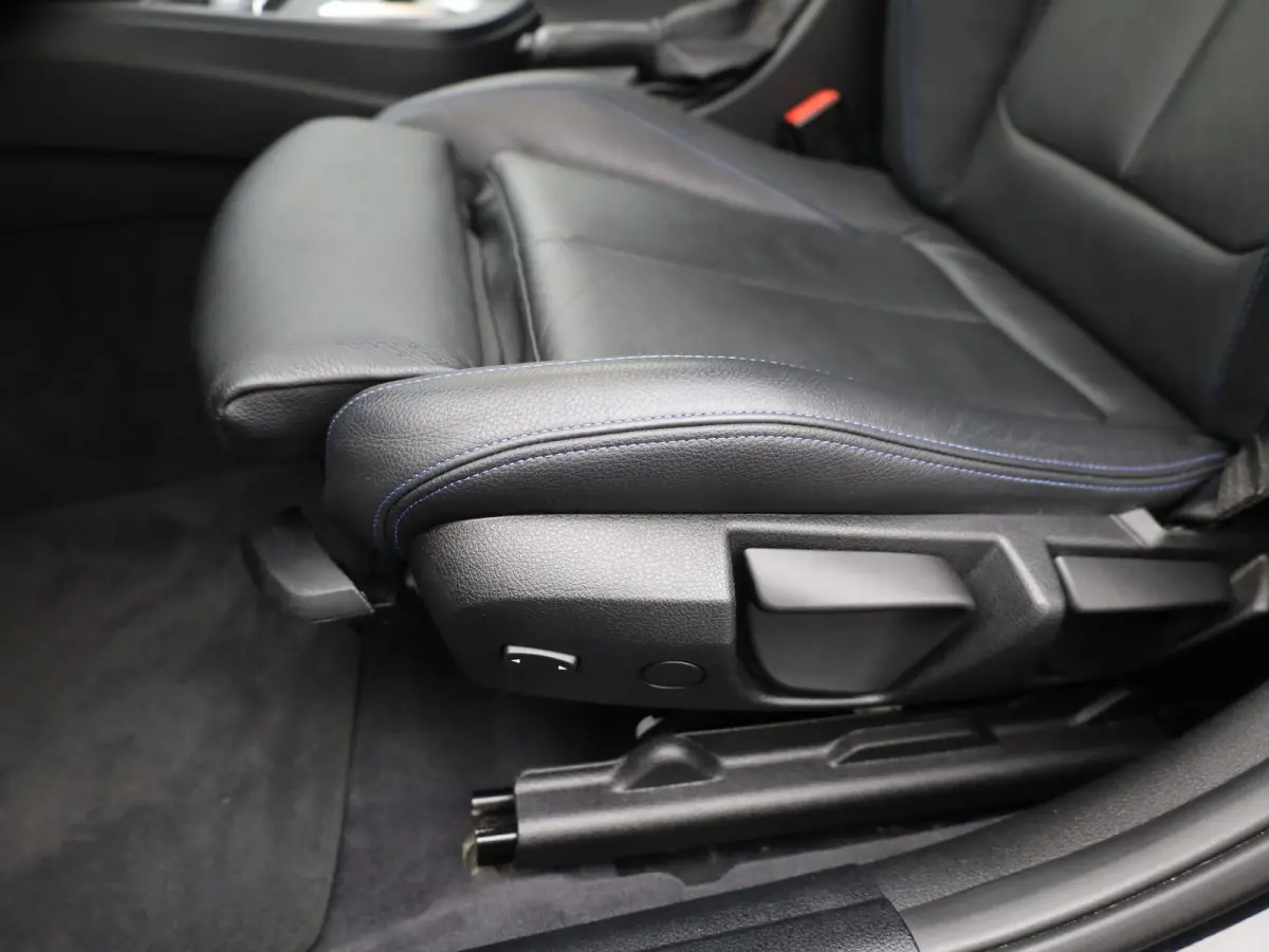 318i M Sport Edition | Head Up | Elk. A-klep | 19'' | Leder | Stoelverw. | Prijs Rijklaar!!