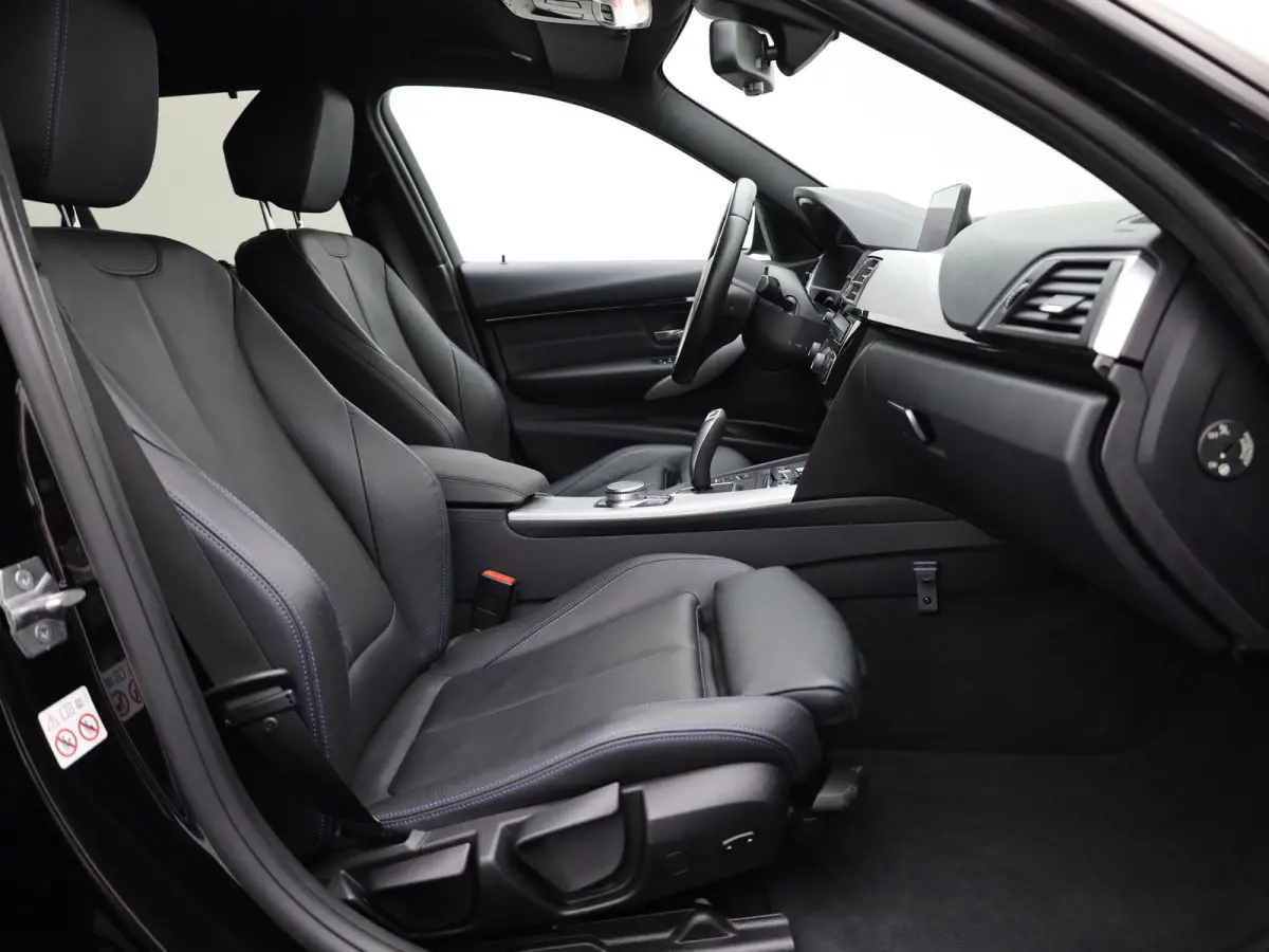 318i M Sport Edition | Head Up | Elk. A-klep | 19'' | Leder | Stoelverw. | Prijs Rijklaar!!