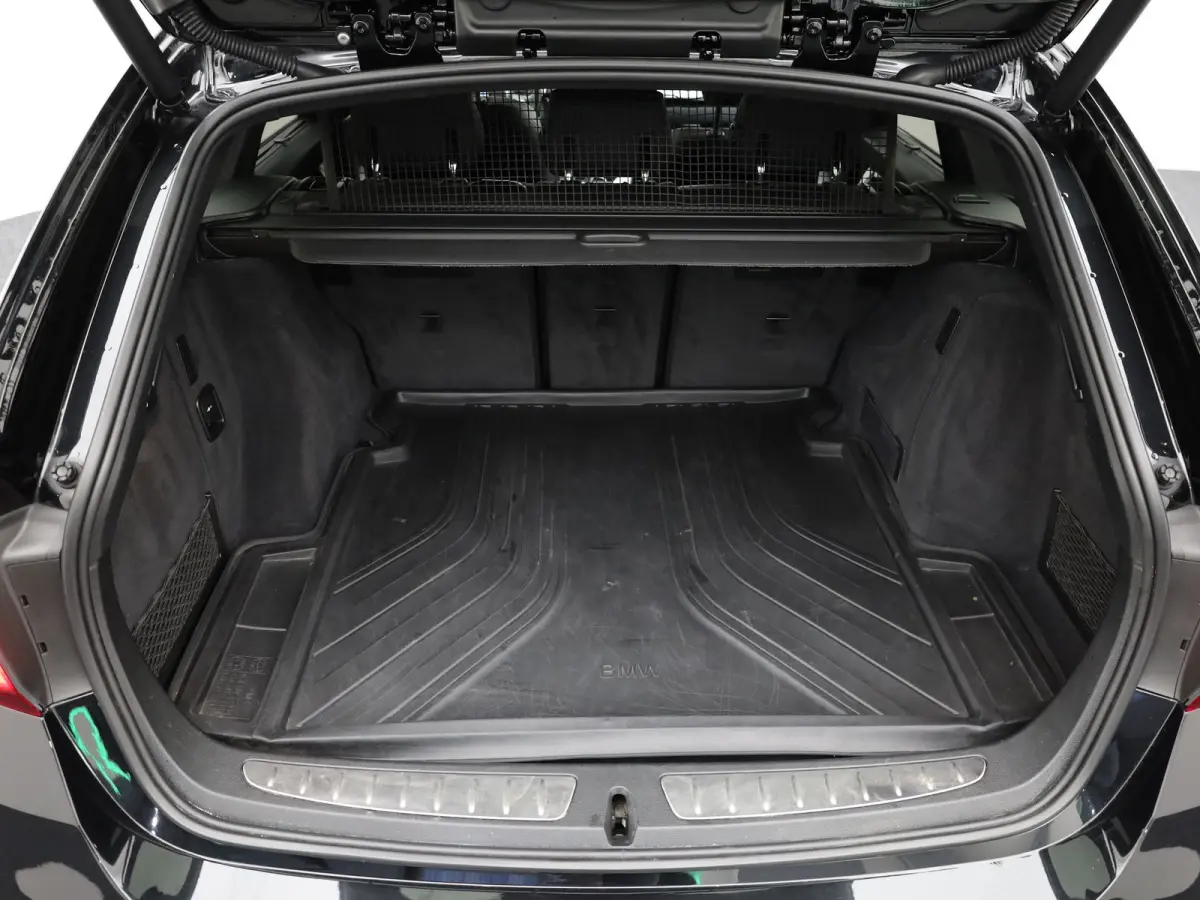 318i M Sport Edition | Head Up | Elk. A-klep | 19'' | Leder | Stoelverw. | Prijs Rijklaar!!