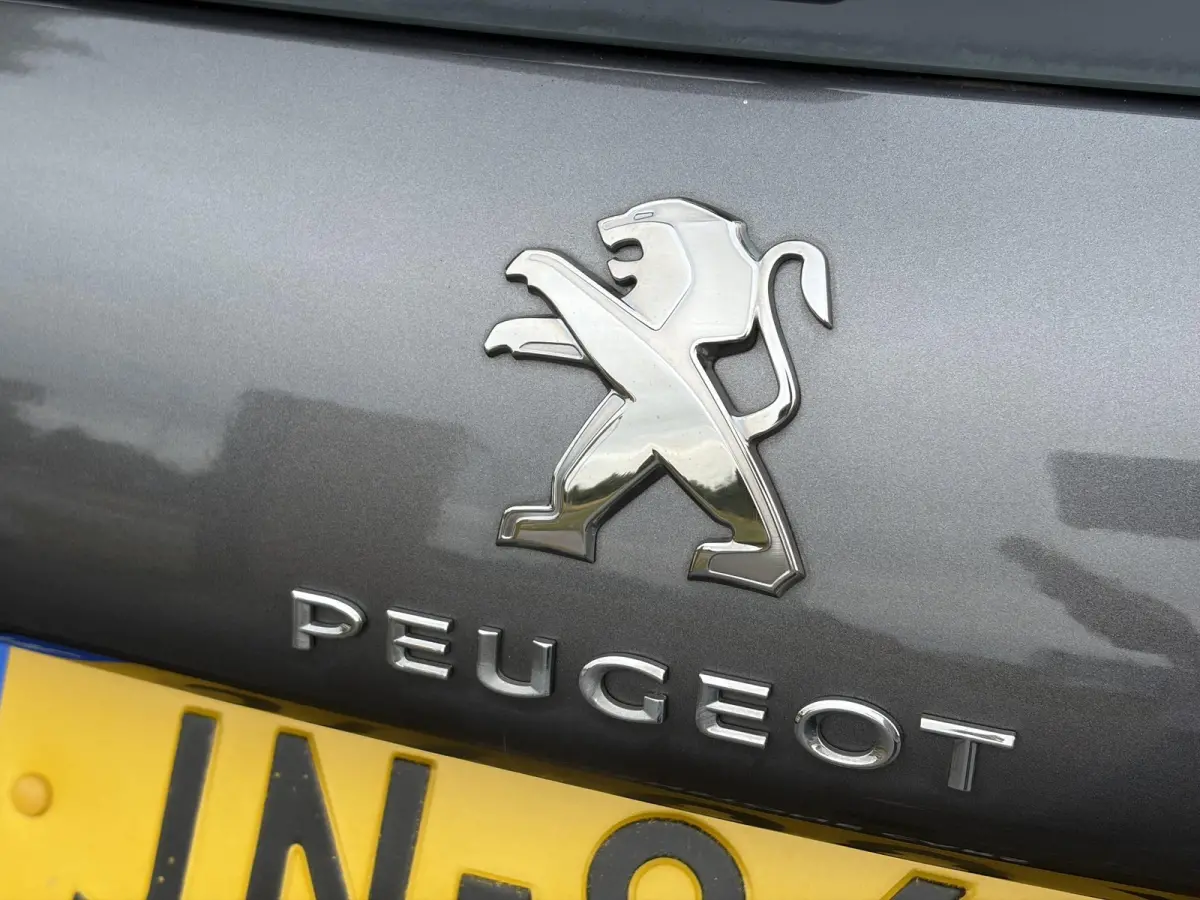 1.2 PureTech Blue Lion 2e Eigenaar,Navi,Trekhaak,Airco,Cruise,Pdc,N.A.P,Weinig km,Zeer Zuinig,Apk tot 03-2027