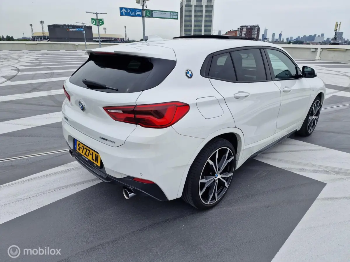 sDrive20i High Executive Edition Pano schuifdak Head-Up Alcantara Dealer onderhouden