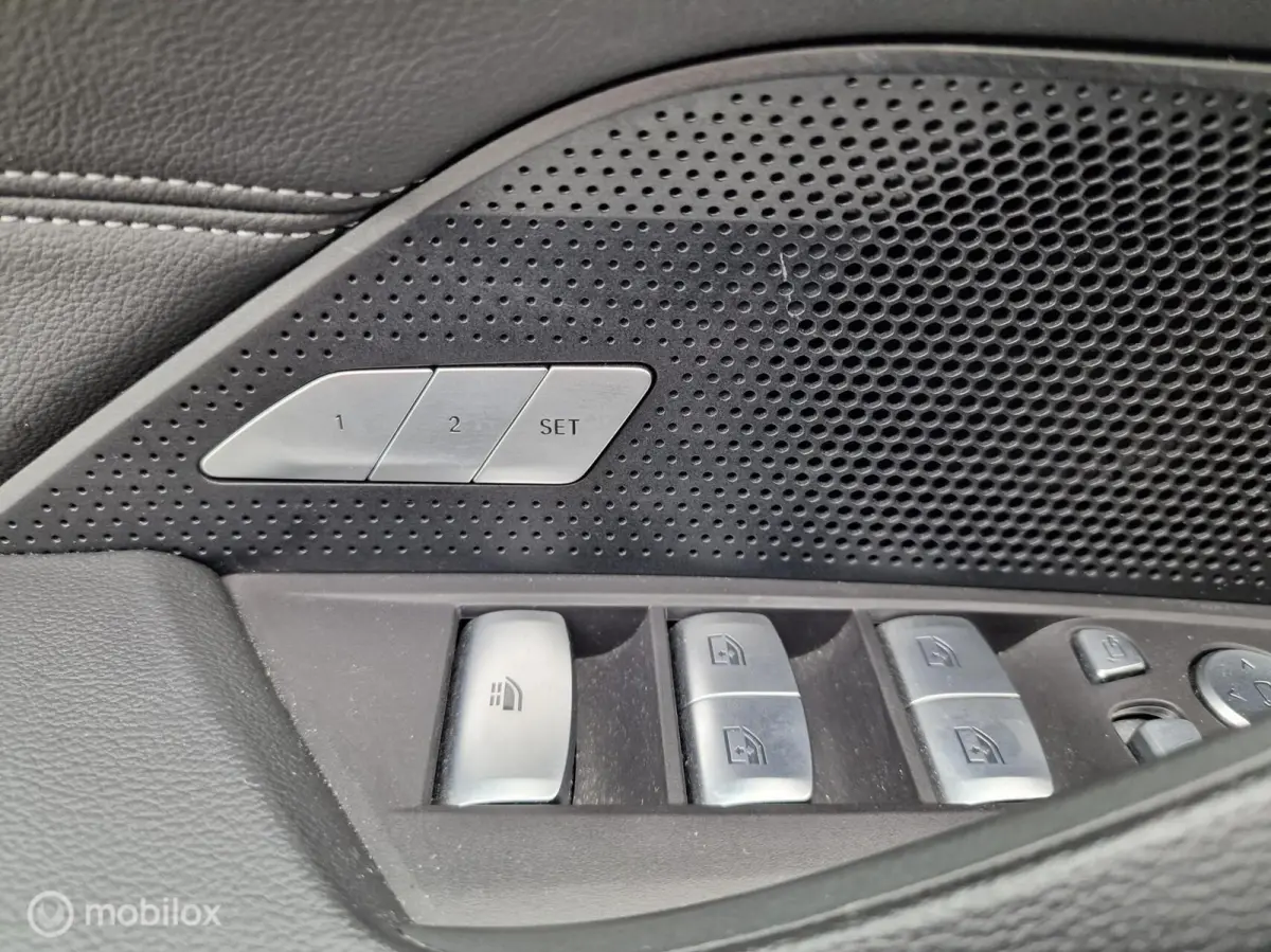 sDrive20i High Executive Edition Pano schuifdak Head-Up Alcantara Dealer onderhouden