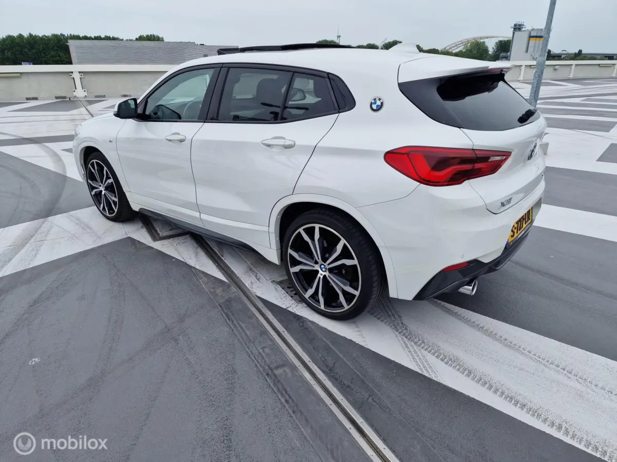 sDrive20i High Executive Edition Pano schuifdak Head-Up Alcantara Dealer onderhouden