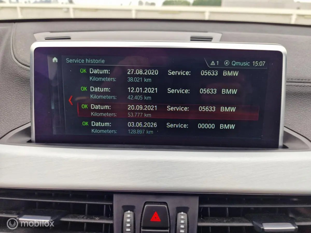 sDrive20i High Executive Edition Pano schuifdak Head-Up Alcantara Dealer onderhouden
