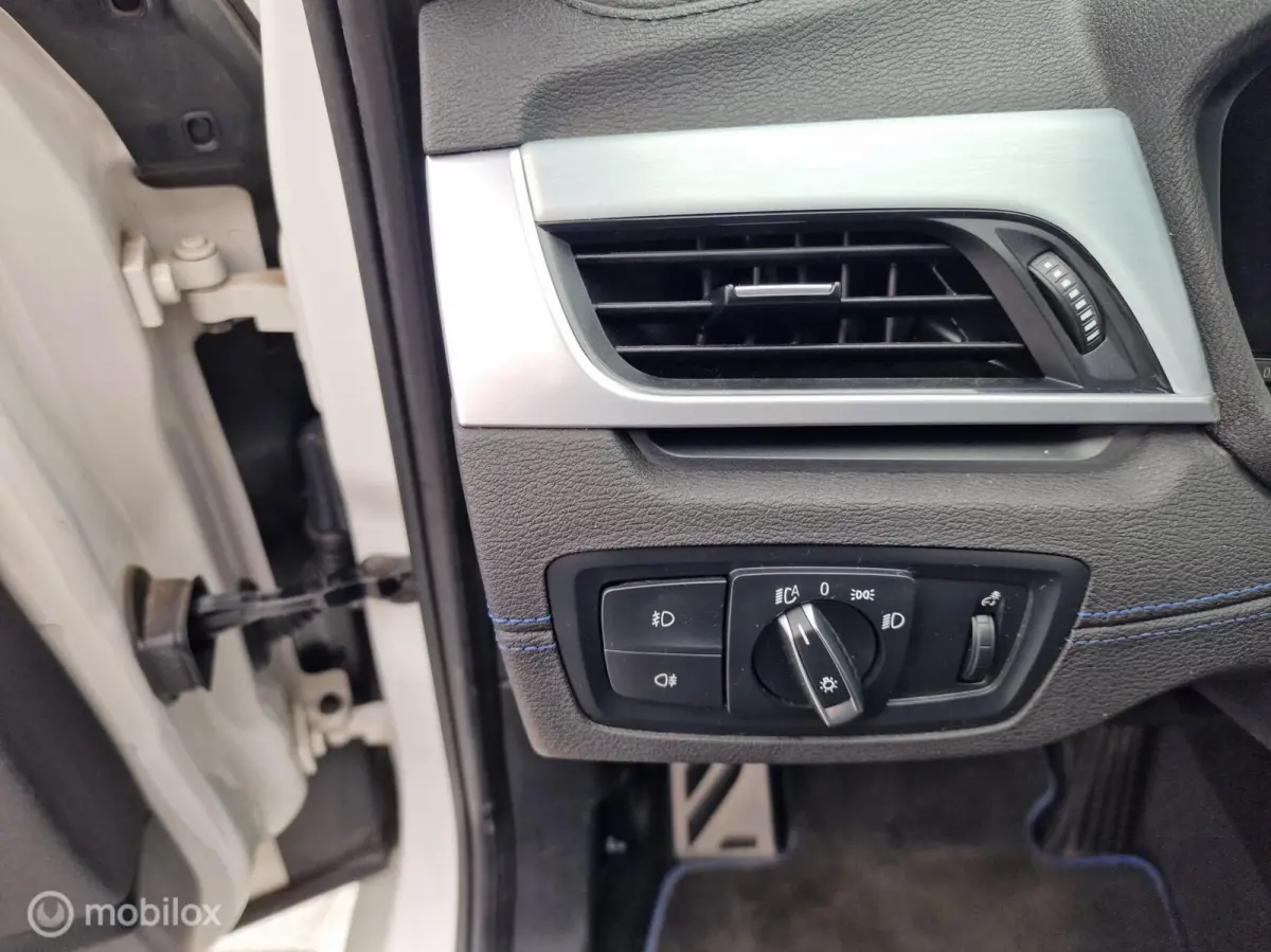sDrive20i High Executive Edition Pano schuifdak Head-Up Alcantara Dealer onderhouden
