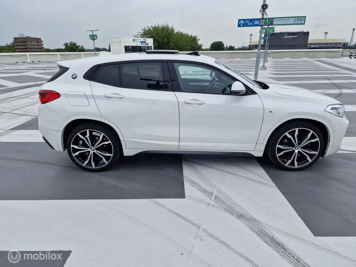 sDrive20i High Executive Edition Pano schuifdak Head-Up Alcantara Dealer onderhouden