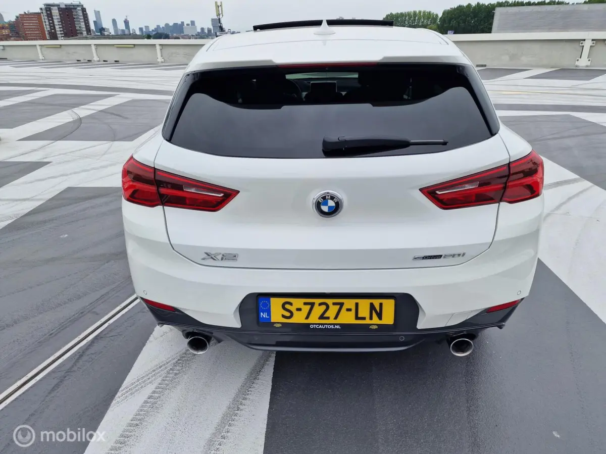 sDrive20i High Executive Edition Pano schuifdak Head-Up Alcantara Dealer onderhouden