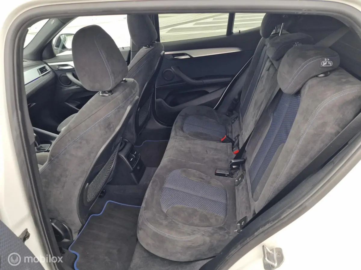 sDrive20i High Executive Edition Pano schuifdak Head-Up Alcantara Dealer onderhouden