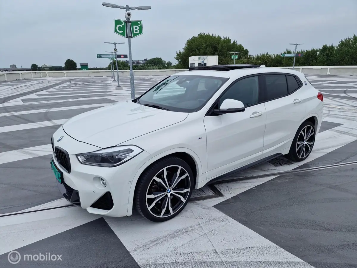 sDrive20i High Executive Edition Pano schuifdak Head-Up Alcantara Dealer onderhouden