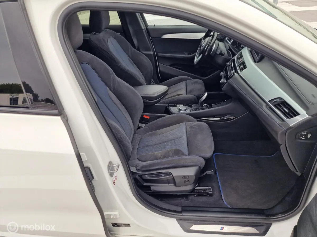 sDrive20i High Executive Edition Pano schuifdak Head-Up Alcantara Dealer onderhouden