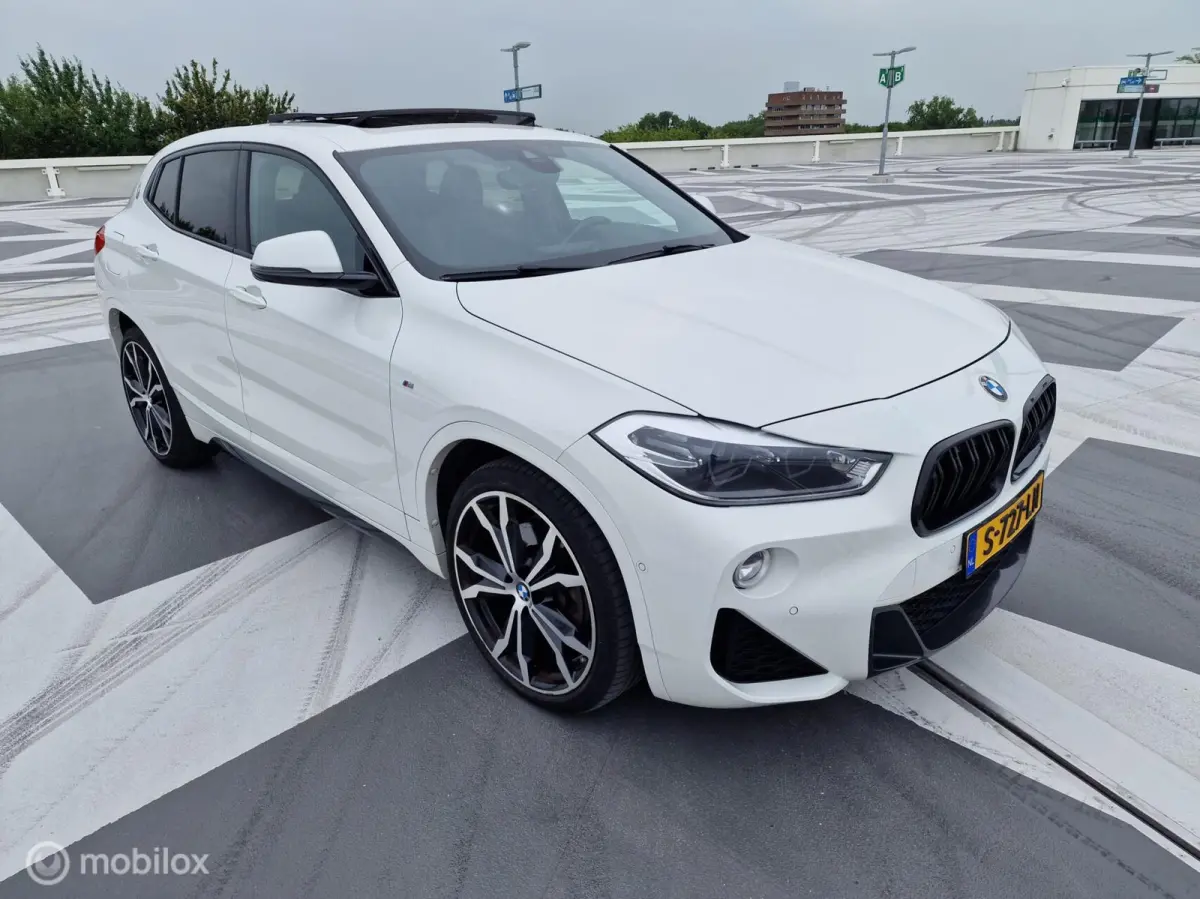 sDrive20i High Executive Edition Pano schuifdak Head-Up Alcantara Dealer onderhouden
