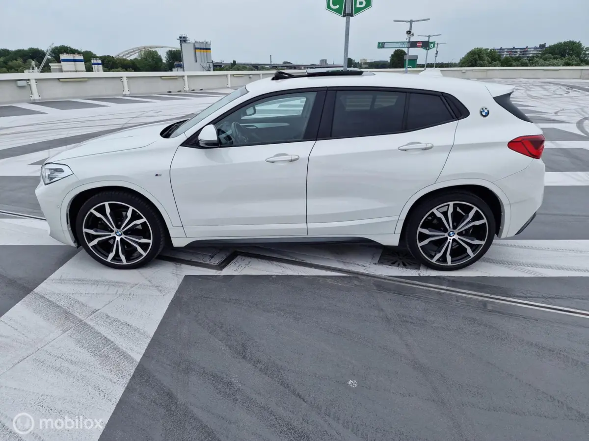 sDrive20i High Executive Edition Pano schuifdak Head-Up Alcantara Dealer onderhouden