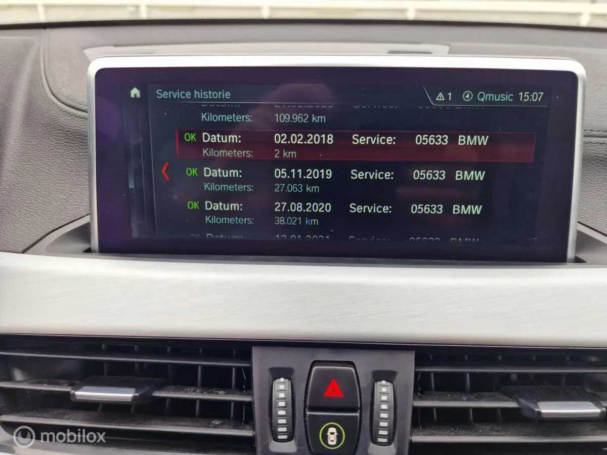 sDrive20i High Executive Edition Pano schuifdak Head-Up Alcantara Dealer onderhouden