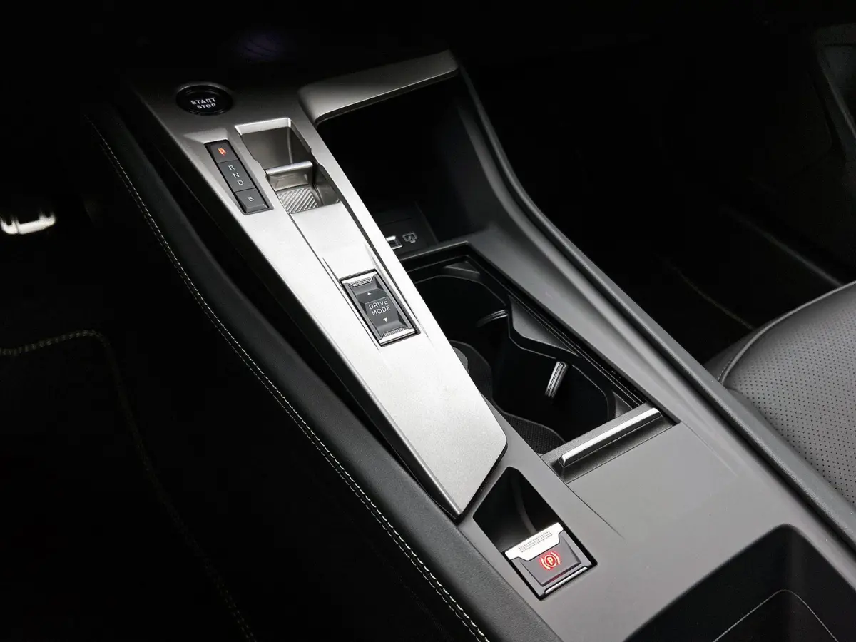 1.6 GT Exclusive Plug-In Hybrid 240 | Automaat | Panoramadak | Schuifdak | Lederen bekleding | Elektrisch bedienbare stoelen | 360 camera |