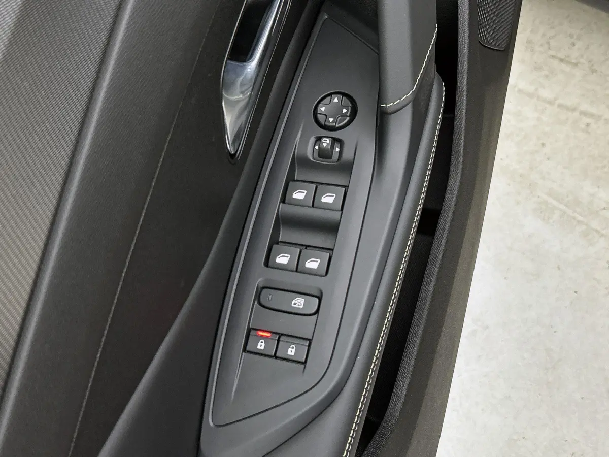 1.6 GT Exclusive Plug-In Hybrid 240 | Automaat | Panoramadak | Schuifdak | Lederen bekleding | Elektrisch bedienbare stoelen | 360 camera |