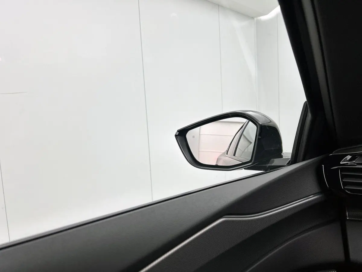 1.6 GT Exclusive Plug-In Hybrid 240 | Automaat | Panoramadak | Schuifdak | Lederen bekleding | Elektrisch bedienbare stoelen | 360 camera |
