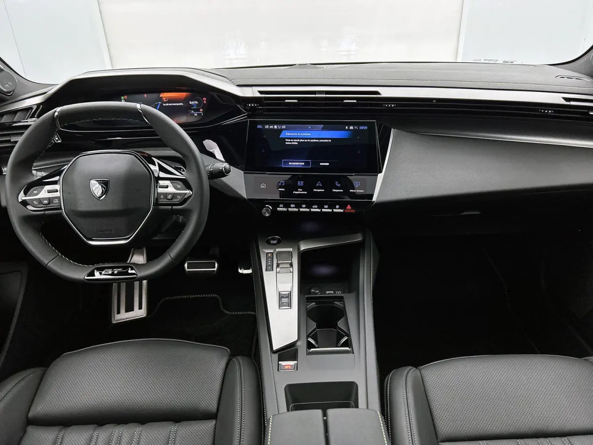 1.6 GT Exclusive Plug-In Hybrid 240 | Automaat | Panoramadak | Schuifdak | Lederen bekleding | Elektrisch bedienbare stoelen | 360 camera |