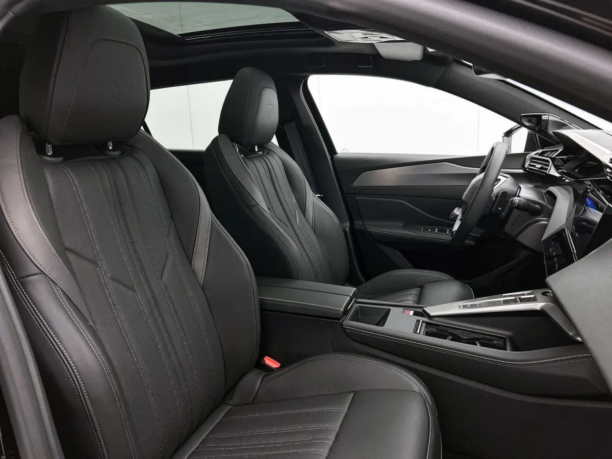 1.6 GT Exclusive Plug-In Hybrid 240 | Automaat | Panoramadak | Schuifdak | Lederen bekleding | Elektrisch bedienbare stoelen | 360 camera |