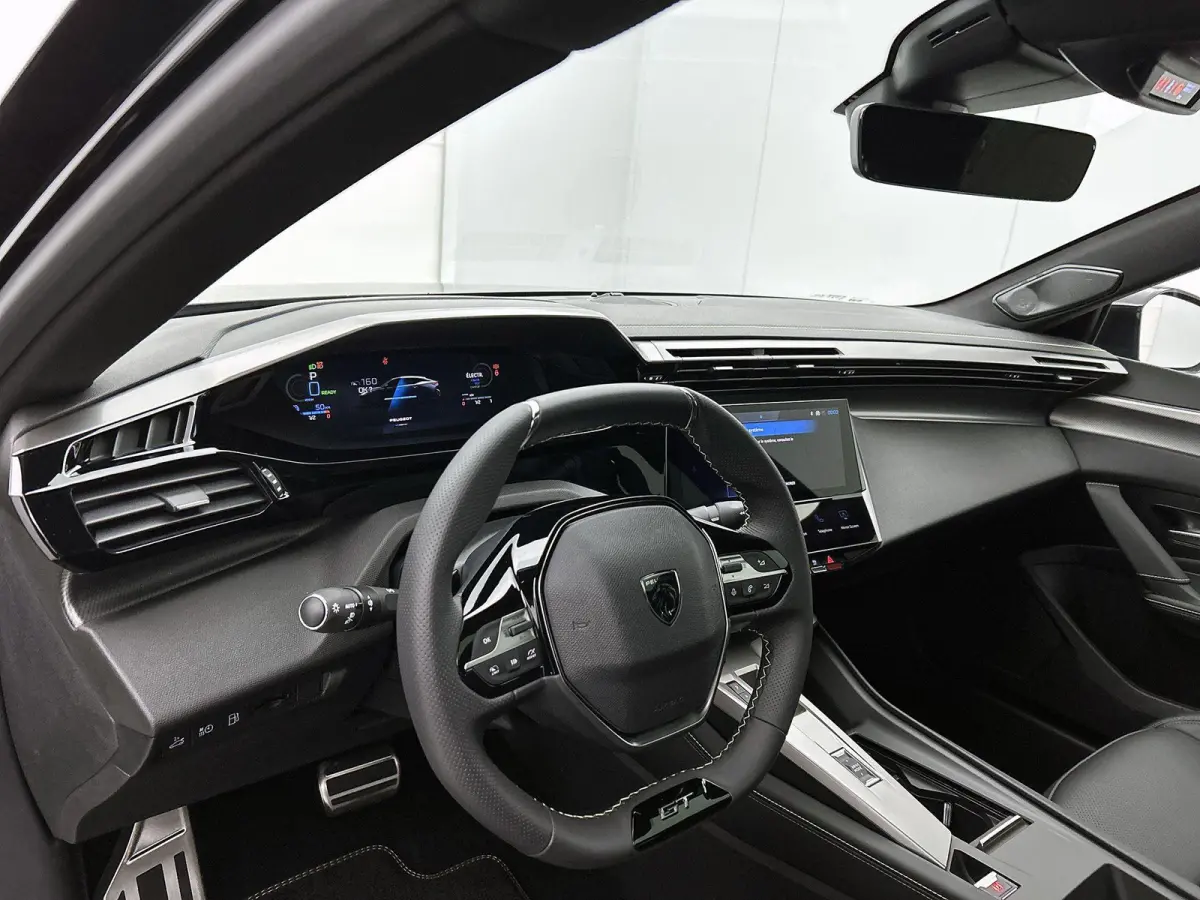 1.6 GT Exclusive Plug-In Hybrid 240 | Automaat | Panoramadak | Schuifdak | Lederen bekleding | Elektrisch bedienbare stoelen | 360 camera |