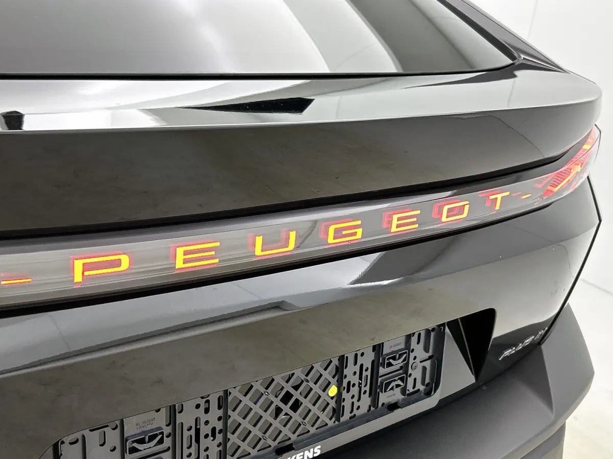 1.6 GT Exclusive Plug-In Hybrid 240 | Automaat | Panoramadak | Schuifdak | Lederen bekleding | Elektrisch bedienbare stoelen | 360 camera |