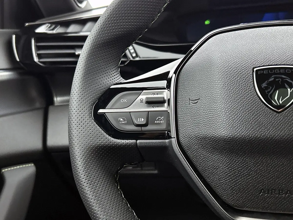 1.6 GT Exclusive Plug-In Hybrid 240 | Automaat | Panoramadak | Schuifdak | Lederen bekleding | Elektrisch bedienbare stoelen | 360 camera |