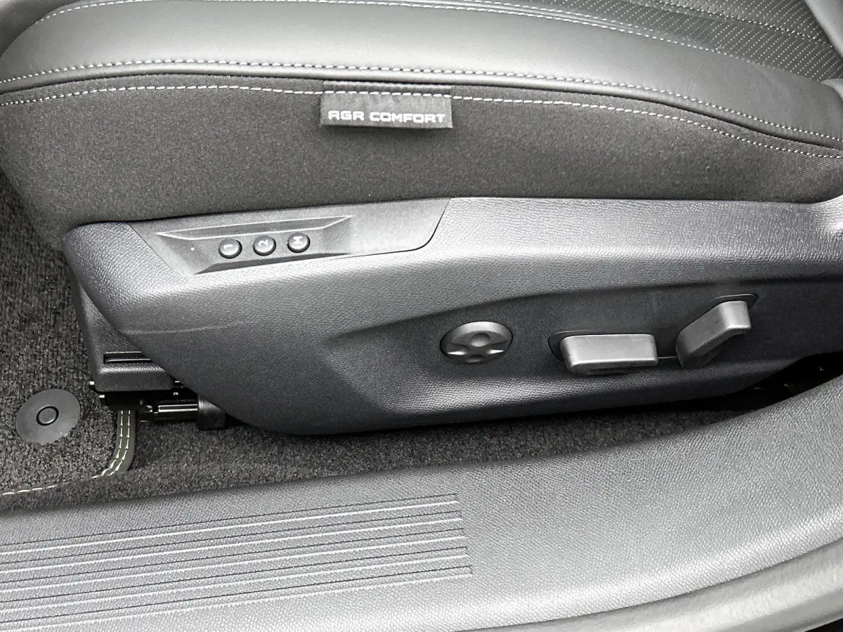 1.6 GT Exclusive Plug-In Hybrid 240 | Automaat | Panoramadak | Schuifdak | Lederen bekleding | Elektrisch bedienbare stoelen | 360 camera |
