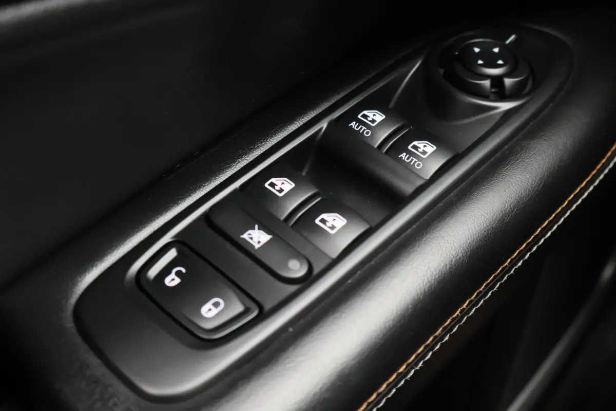 1.4 MultiAir Longitude Leder/Stof, Apple Carplay, Camera, Cruise, Climate, DAB, PDC, 17''