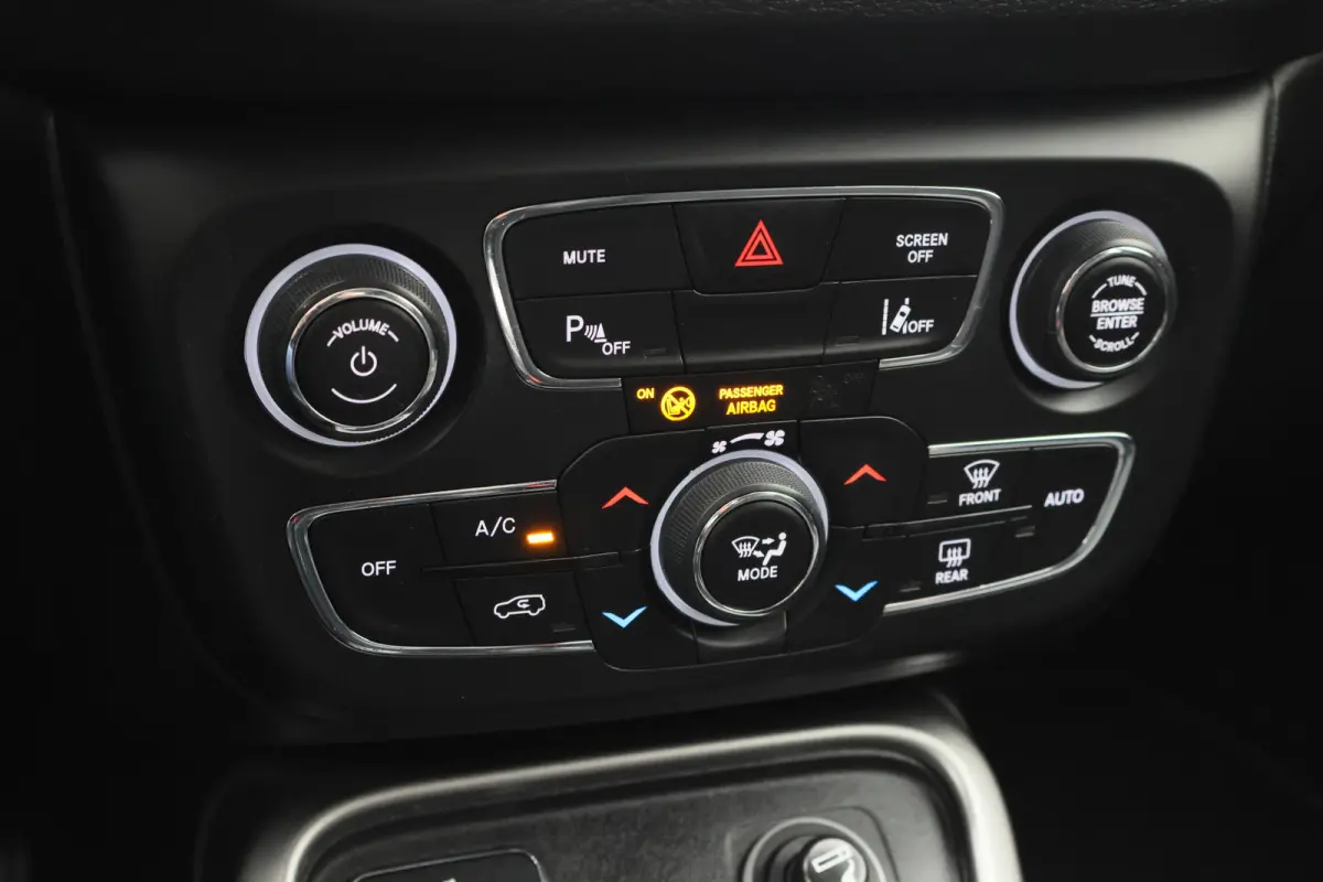 1.4 MultiAir Longitude Leder/Stof, Apple Carplay, Camera, Cruise, Climate, DAB, PDC, 17''