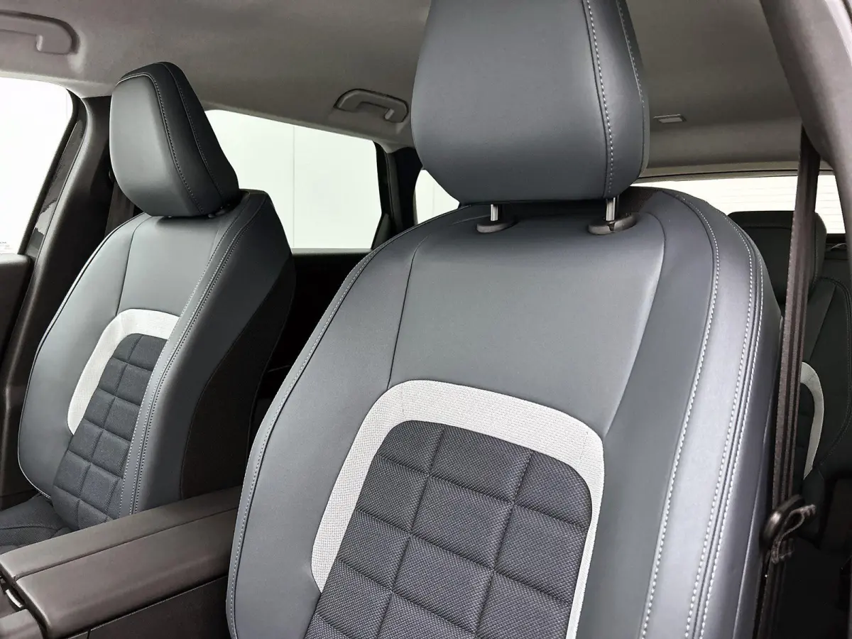 1.2 Hybrid 145 Business | Automaat | 360 camera | Navigatie | Apple carplay | Android auto | Lichtmetalen velgen | Climate control | Adaptive cruise control |