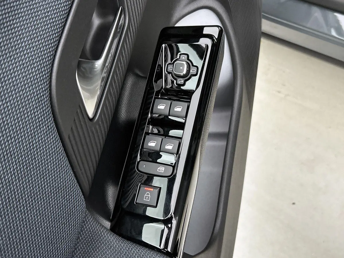 1.2 Hybrid 145 Business | Automaat | 360 camera | Navigatie | Apple carplay | Android auto | Lichtmetalen velgen | Climate control | Adaptive cruise control |