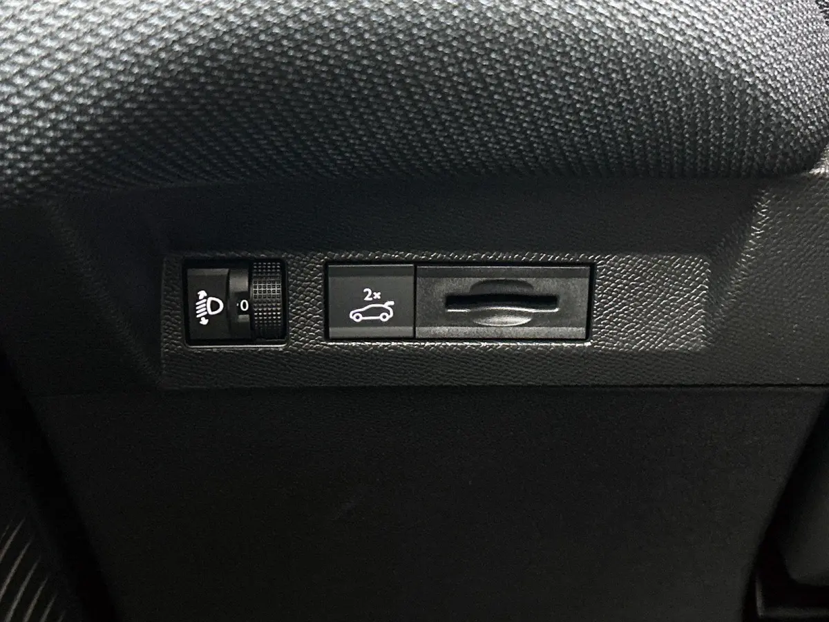 1.2 Hybrid 145 Business | Automaat | 360 camera | Navigatie | Apple carplay | Android auto | Lichtmetalen velgen | Climate control | Adaptive cruise control |
