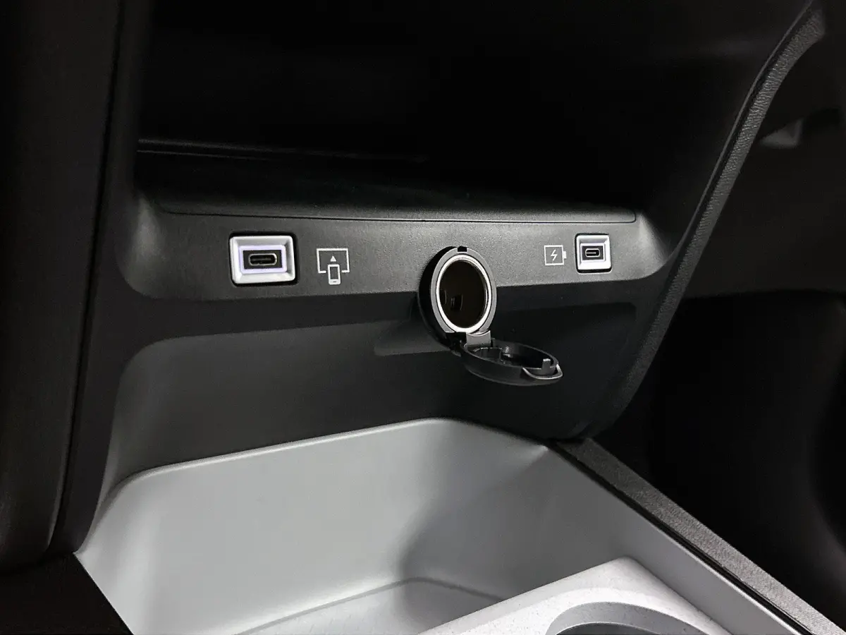 1.2 Hybrid 145 Business | Automaat | 360 camera | Navigatie | Apple carplay | Android auto | Lichtmetalen velgen | Climate control | Adaptive cruise control |