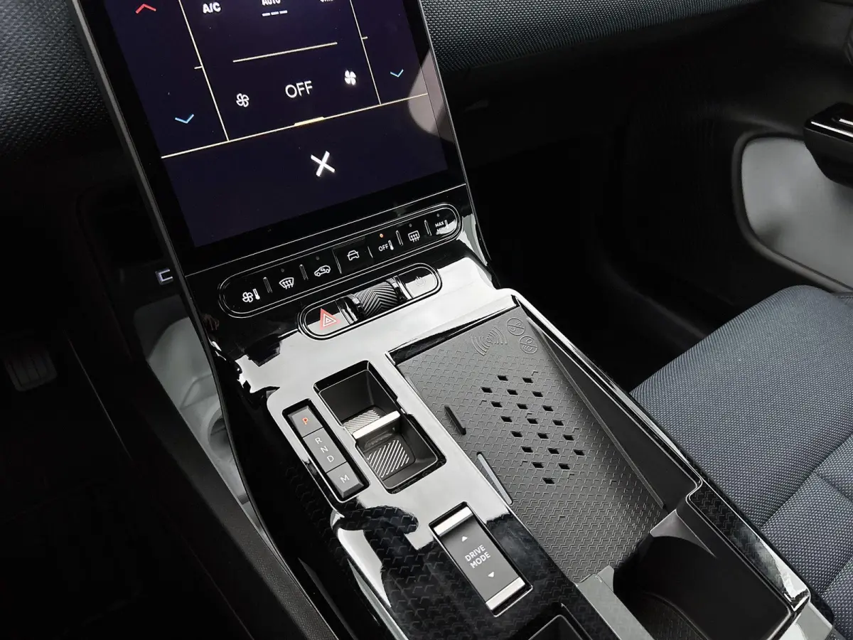 1.2 Hybrid 145 Business | Automaat | 360 camera | Navigatie | Apple carplay | Android auto | Lichtmetalen velgen | Climate control | Adaptive cruise control |