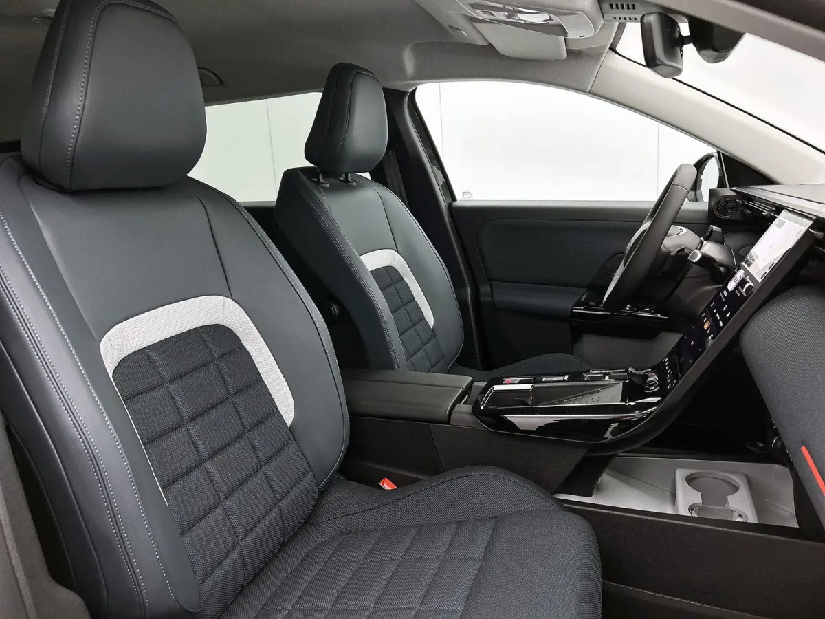 1.2 Hybrid 145 Business | Automaat | 360 camera | Navigatie | Apple carplay | Android auto | Lichtmetalen velgen | Climate control | Adaptive cruise control |