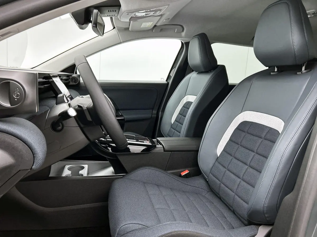 1.2 Hybrid 145 Business | Automaat | 360 camera | Navigatie | Apple carplay | Android auto | Lichtmetalen velgen | Climate control | Adaptive cruise control |