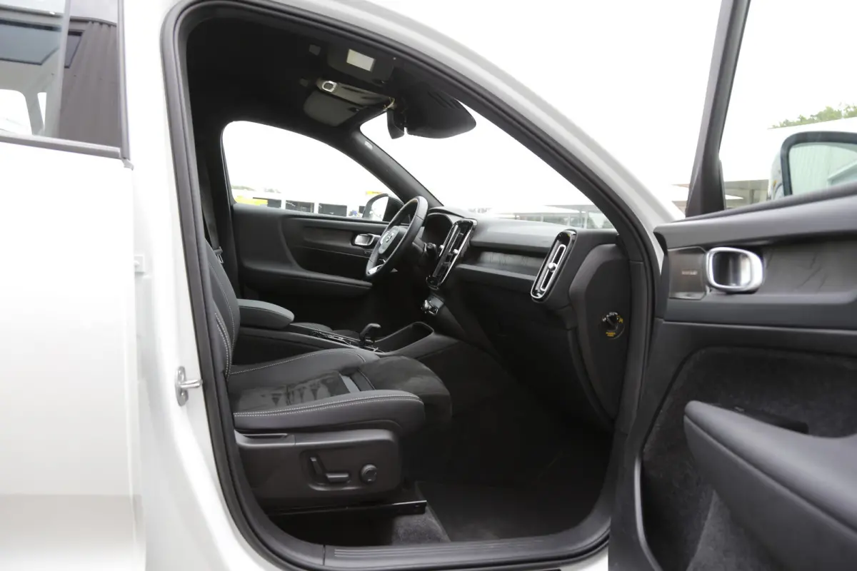 1.5 T4 Plug-in hybrid Plus Dark*Perfect Onderh.*Half Leder R-Design stoelen/Stoelverw./Stuurverw./Camera/H&K/DAB/LED/Apple Carplay-Android/Keyless Entry+Go/Parkeersens.V+A/18 inch LM*