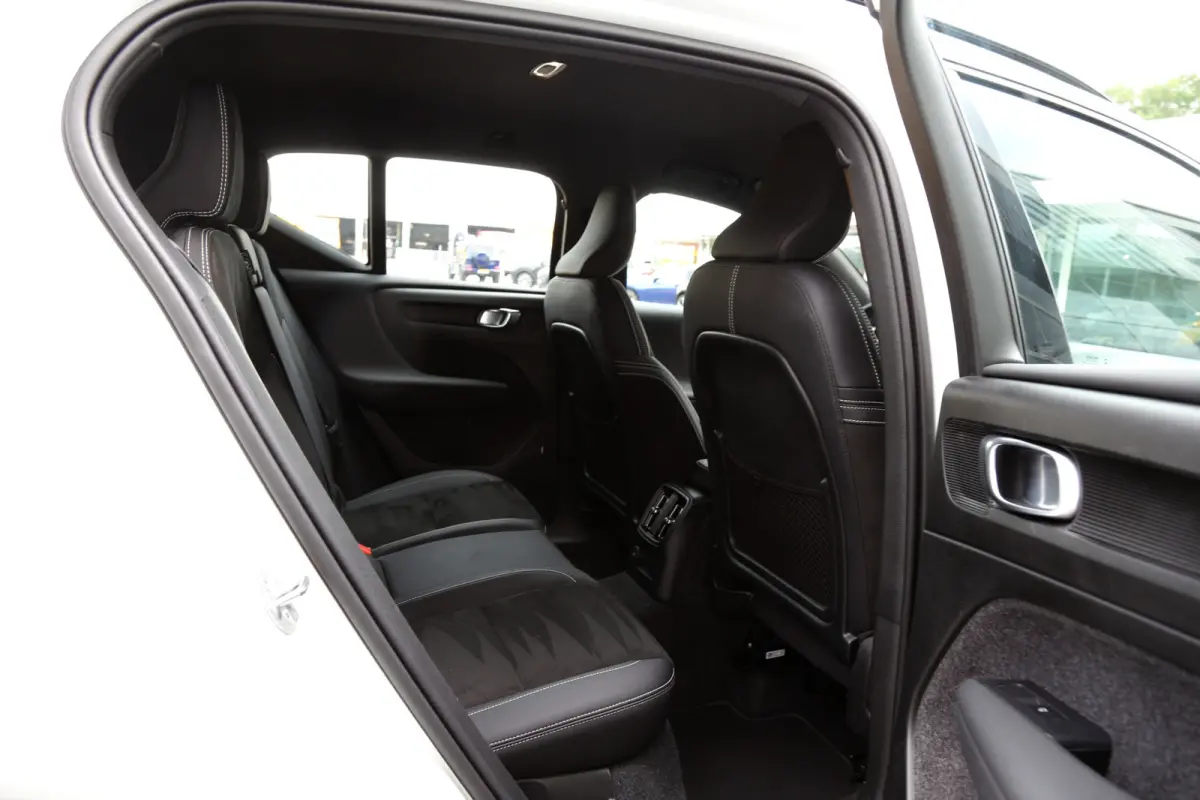 1.5 T4 Plug-in hybrid Plus Dark*Perfect Onderh.*Half Leder R-Design stoelen/Stoelverw./Stuurverw./Camera/H&K/DAB/LED/Apple Carplay-Android/Keyless Entry+Go/Parkeersens.V+A/18 inch LM*