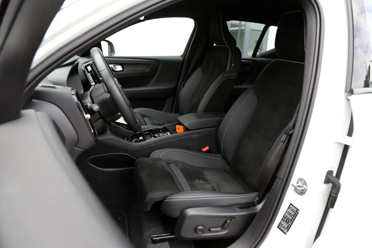 1.5 T4 Plug-in hybrid Plus Dark*Perfect Onderh.*Half Leder R-Design stoelen/Stoelverw./Stuurverw./Camera/H&K/DAB/LED/Apple Carplay-Android/Keyless Entry+Go/Parkeersens.V+A/18 inch LM*