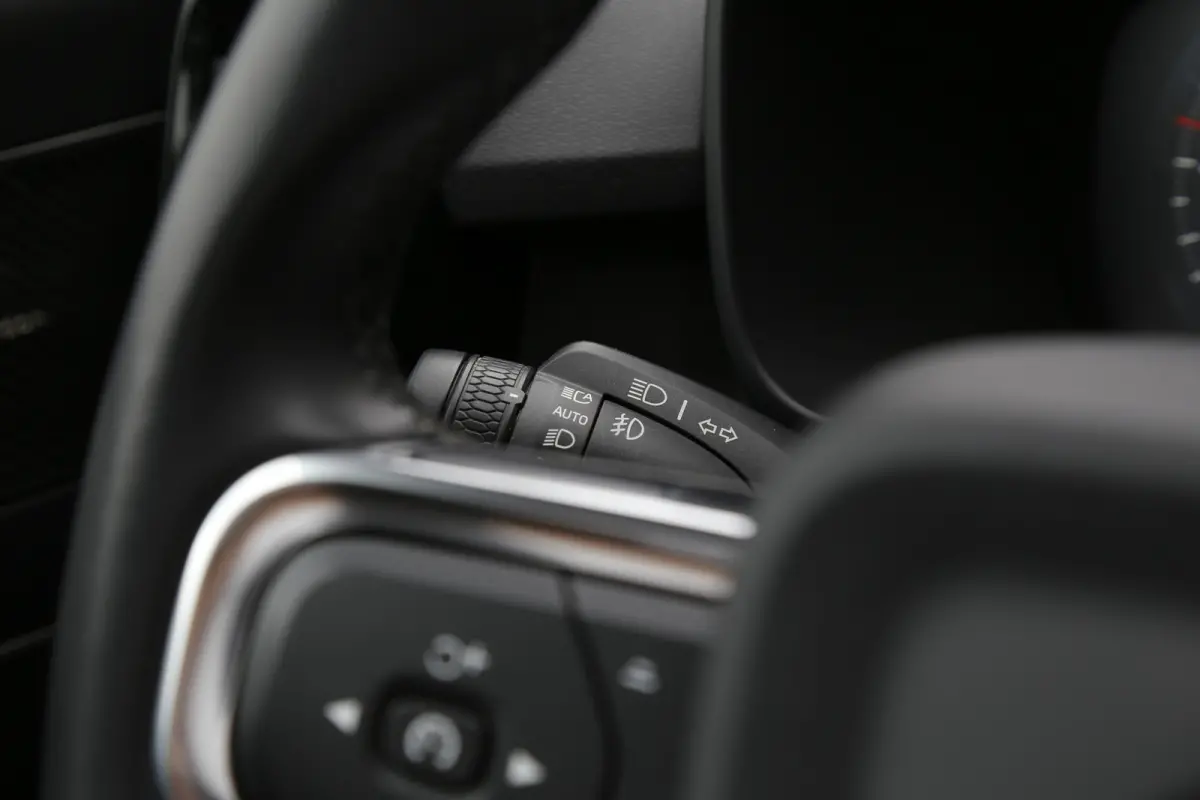 1.5 T4 Plug-in hybrid Plus Dark*Perfect Onderh.*Half Leder R-Design stoelen/Stoelverw./Stuurverw./Camera/H&K/DAB/LED/Apple Carplay-Android/Keyless Entry+Go/Parkeersens.V+A/18 inch LM*