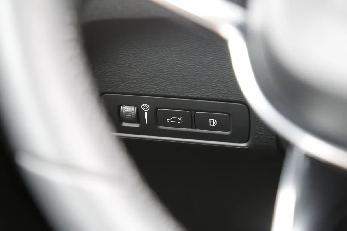 1.5 T4 Plug-in hybrid Plus Dark*Perfect Onderh.*Half Leder R-Design stoelen/Stoelverw./Stuurverw./Camera/H&K/DAB/LED/Apple Carplay-Android/Keyless Entry+Go/Parkeersens.V+A/18 inch LM*