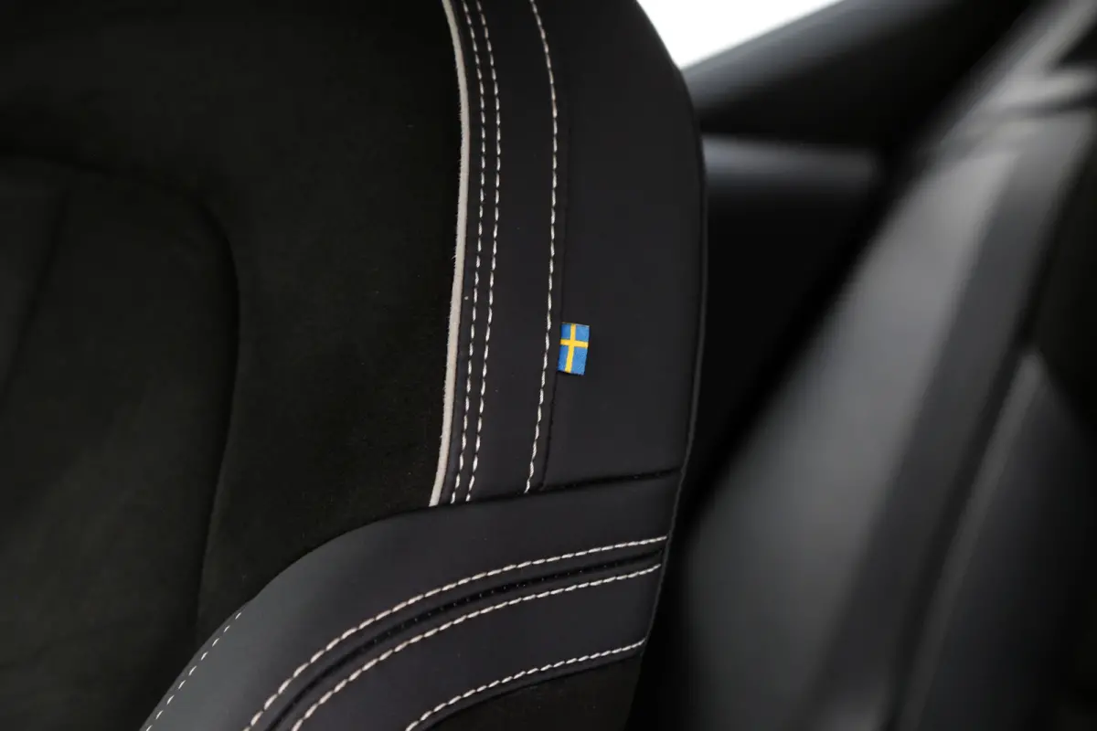 1.5 T4 Plug-in hybrid Plus Dark*Perfect Onderh.*Half Leder R-Design stoelen/Stoelverw./Stuurverw./Camera/H&K/DAB/LED/Apple Carplay-Android/Keyless Entry+Go/Parkeersens.V+A/18 inch LM*
