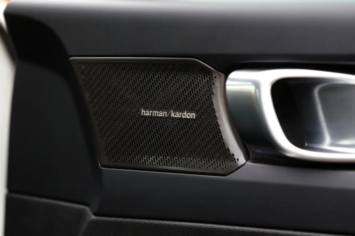 1.5 T4 Plug-in hybrid Plus Dark*Perfect Onderh.*Half Leder R-Design stoelen/Stoelverw./Stuurverw./Camera/H&K/DAB/LED/Apple Carplay-Android/Keyless Entry+Go/Parkeersens.V+A/18 inch LM*