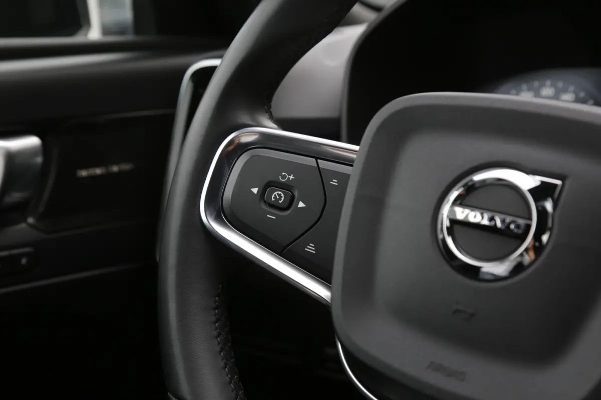 1.5 T4 Plug-in hybrid Plus Dark*Perfect Onderh.*Half Leder R-Design stoelen/Stoelverw./Stuurverw./Camera/H&K/DAB/LED/Apple Carplay-Android/Keyless Entry+Go/Parkeersens.V+A/18 inch LM*