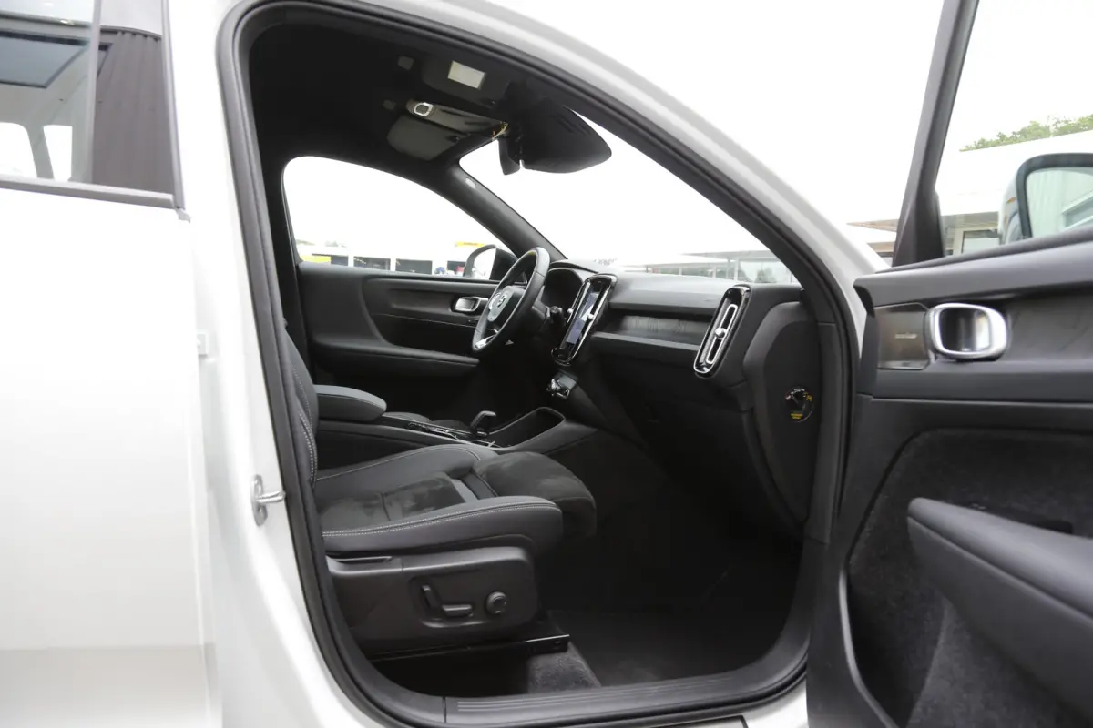 1.5 T4 Plug-in hybrid Plus Dark*Perfect Onderh.*Half Leder R-Design stoelen/Stoelverw./Stuurverw./Camera/H&K/DAB/LED/Apple Carplay-Android/Keyless Entry+Go/Parkeersens.V+A/18 inch LM*