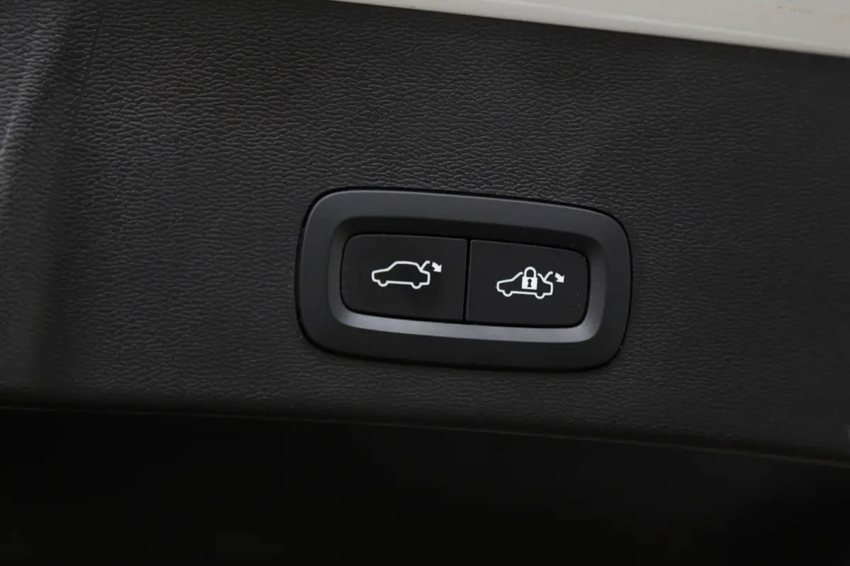 1.5 T4 Plug-in hybrid Plus Dark*Perfect Onderh.*Half Leder R-Design stoelen/Stoelverw./Stuurverw./Camera/H&K/DAB/LED/Apple Carplay-Android/Keyless Entry+Go/Parkeersens.V+A/18 inch LM*