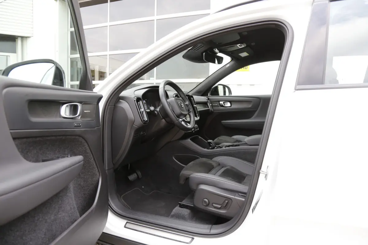 1.5 T4 Plug-in hybrid Plus Dark*Perfect Onderh.*Half Leder R-Design stoelen/Stoelverw./Stuurverw./Camera/H&K/DAB/LED/Apple Carplay-Android/Keyless Entry+Go/Parkeersens.V+A/18 inch LM*